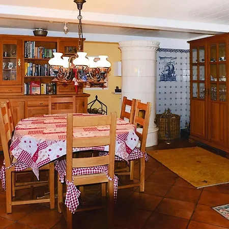 Semesterbostad Holiday Home, Oevenum